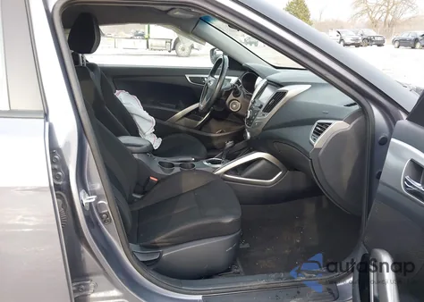 2017 Hyundai Veloster z USA, uszkodzony, nr VIN KMHTC6AD4HU307552